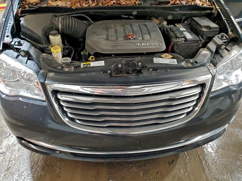 Photo 12 from auction – 2016 CHRYSLER TOWN & COU with VIN 2C4RC1CG7GR159420