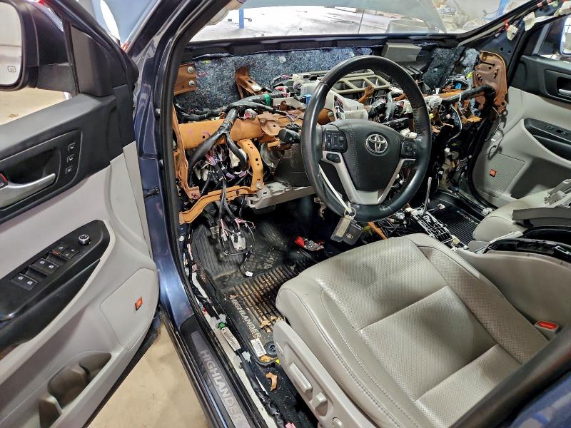 Photo 8 from auction – 2019 TOYOTA HIGHLANDER with VIN 5TDDZRFH1KS990231