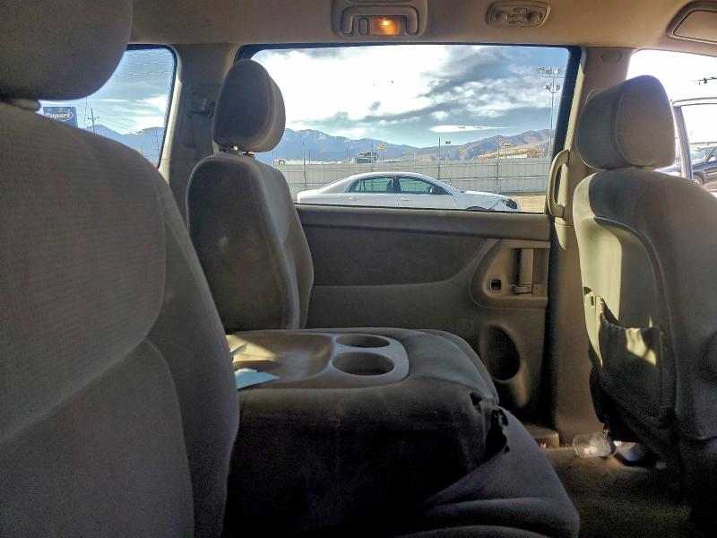 Photo 11 from auction – 2004 TOYOTA SIENNA CE with VIN 5TDZA23C74S106504