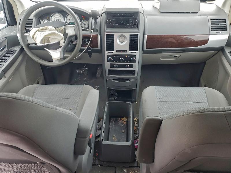 Photo 8 from auction – 2010 CHRYSLER TOWN & COU with VIN 2A4RR5D14AR457344