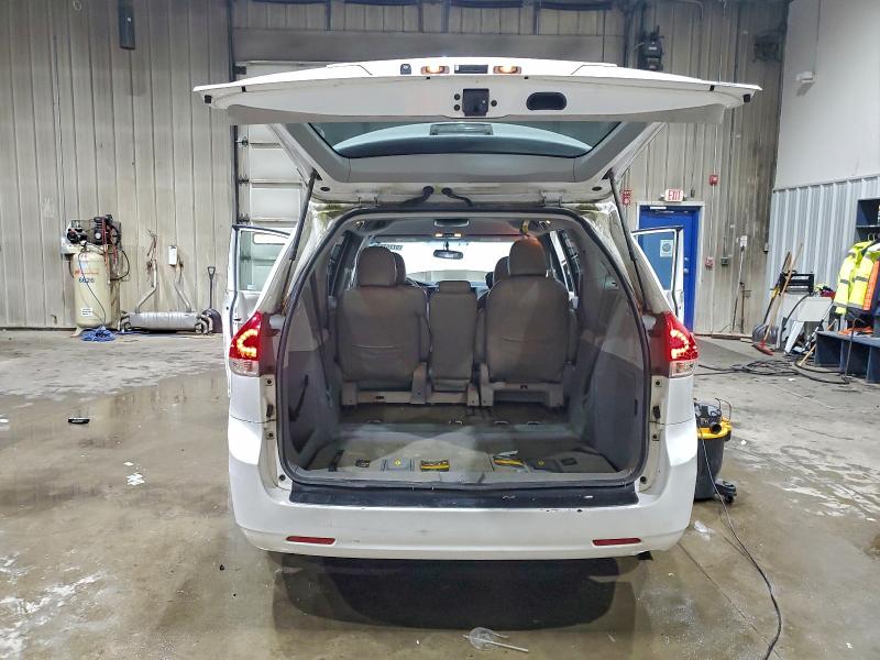Photo 6 from auction – 2013 TOYOTA SIENNA LE with VIN 5TDKK3DCXDS306134