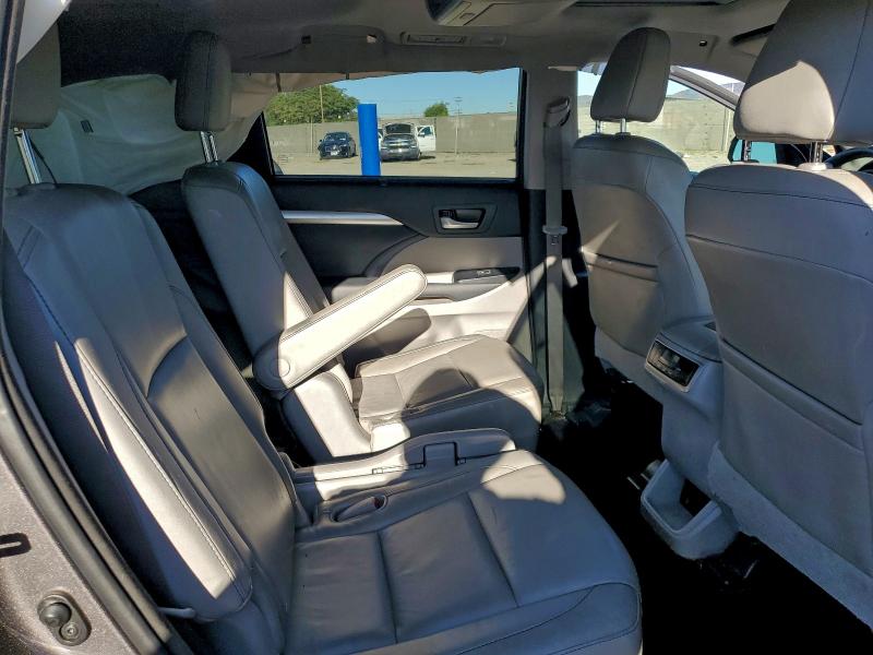 Photo 11 from auction – 2015 TOYOTA HIGHLANDER with VIN 5TDKKRFH4FS058767