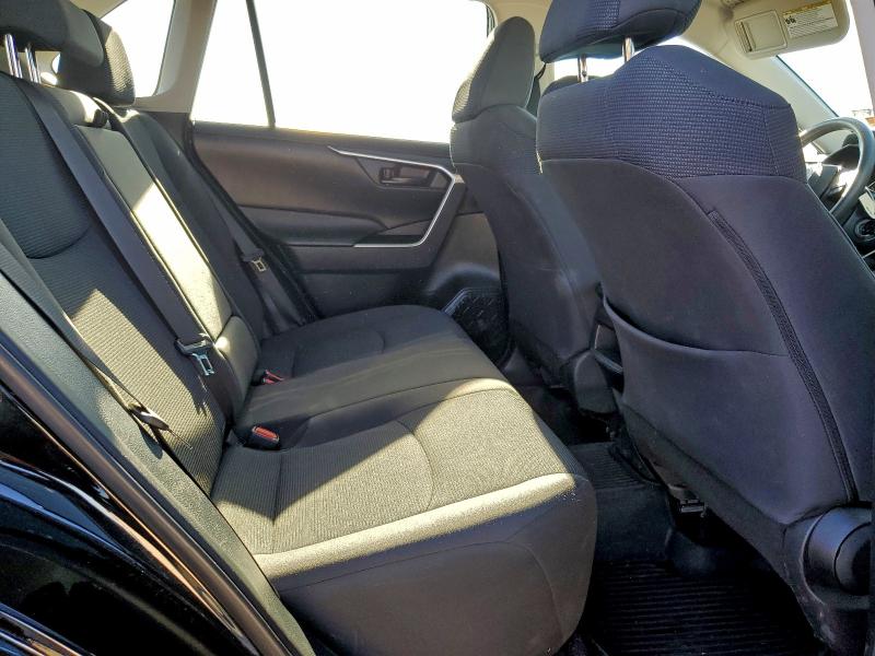 Photo 11 from auction – 2020 TOYOTA RAV4 LE with VIN 2T3F1RFV5LW090549