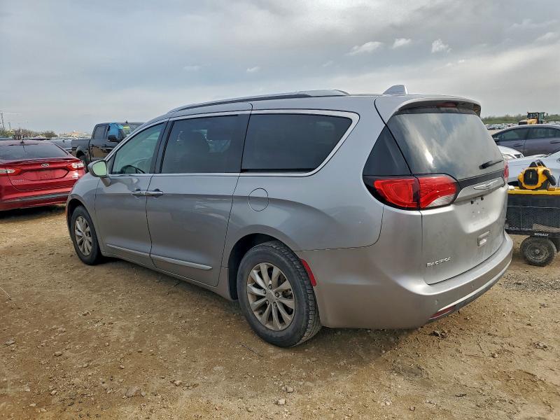 Photo 2 from auction – 2019 CHRYSLER PACIFICA with VIN 2C4RC1BG1KR561217
