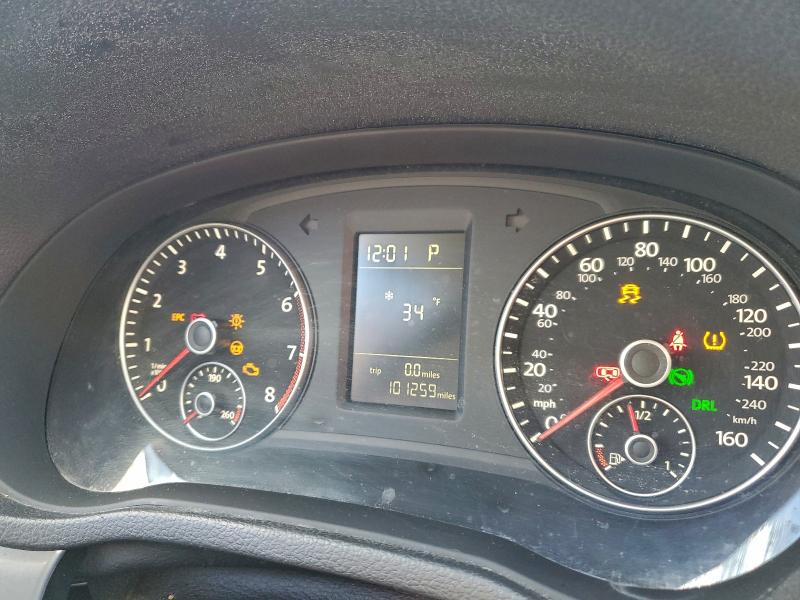 Photo 9 from auction – 2015 VOLKSWAGEN PASSAT S with VIN 1VWAT7A32FC106239