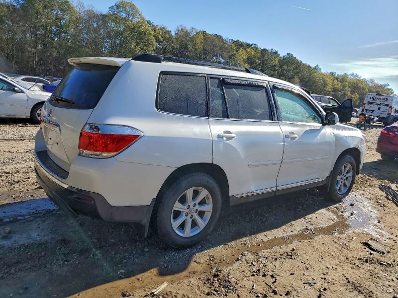 Photo 3 from auction – 2013 TOYOTA HIGHLANDER with VIN 5TDZK3EH5DS094218