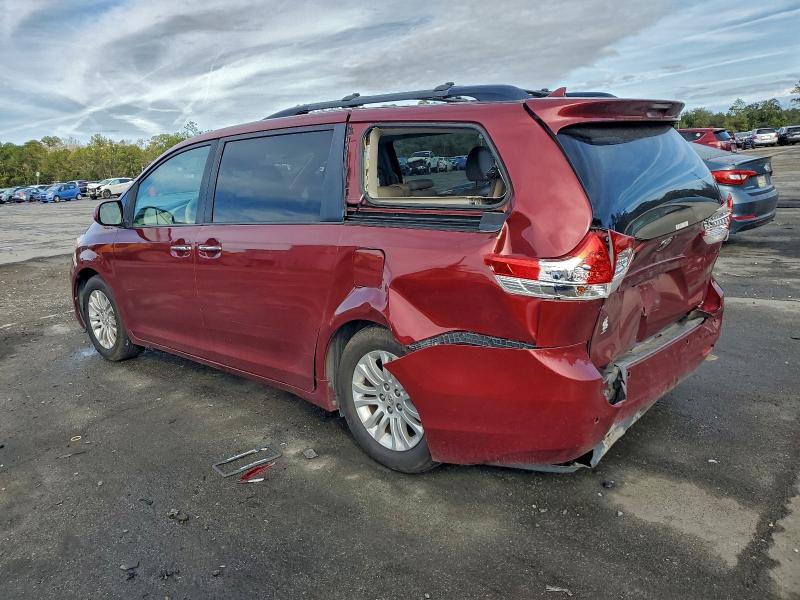 Photo 2 from auction – 2011 TOYOTA SIENNA XLE with VIN 5TDYK3DC7BS012133