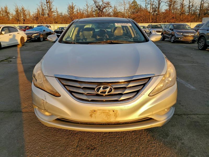 Photo 5 from auction – 2012 HYUNDAI SONATA SE with VIN 5NPEC4AC6CH350298