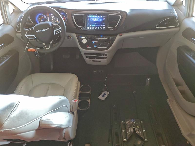 Photo 8 from auction – 2017 CHRYSLER PACIFICA T with VIN 2C4RC1EGXHR756818