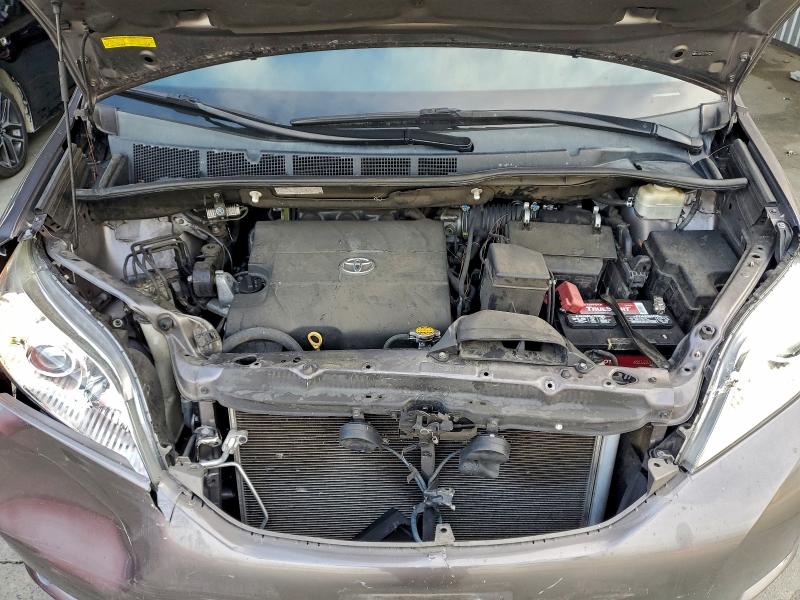 Photo 12 from auction – 2015 TOYOTA SIENNA LE with VIN 5TDKK3DC7FS670238