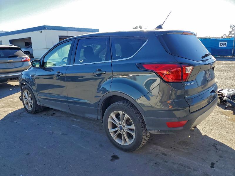 Photo 2 from auction – 2019 FORD ESCAPE with VIN 1FMCU0GD7KUC27705