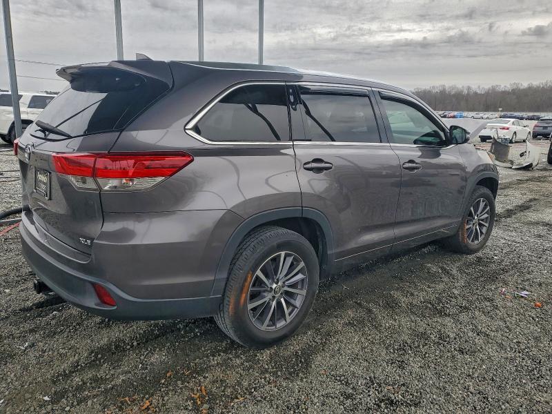 صورة رقم 3 من المزاد - 2017 TOYOTA HIGHLANDER مع VIN 5TDKZRFH8HS225971