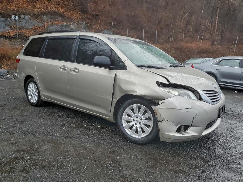 Photo 4 from auction – 2015 TOYOTA SIENNA XLE with VIN 5TDDK3DC5FS109836