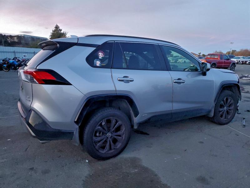 Photo 3 from auction – 2022 TOYOTA RAV4 with VIN JTM16RFV9ND068923
