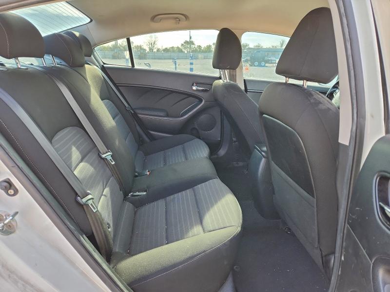 Фото 10 с аукциона – 2017 KIA FORTE LX с VIN 3KPFL4A78HE012162