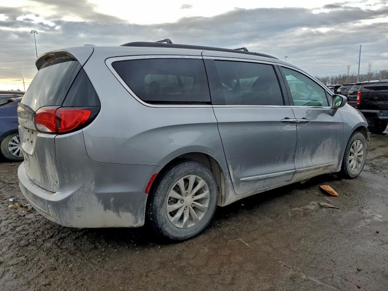 Photo 3 from auction – 2017 CHRYSLER PACIFICA T with VIN 2C4RC1BGXHR688671