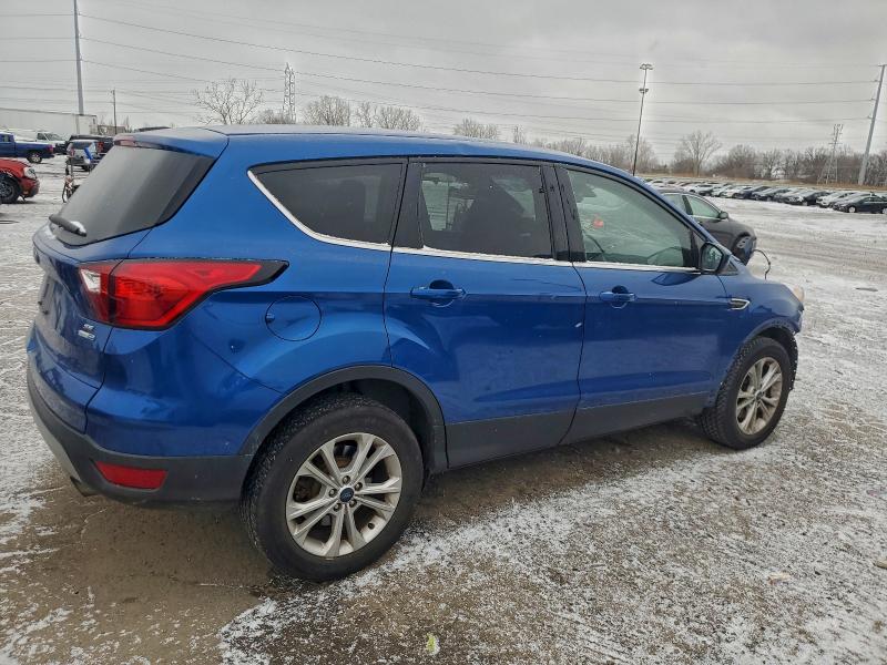 Photo 3 from auction – 2019 FORD ESCAPE SE with VIN 1FMCU9GD8KUA96384