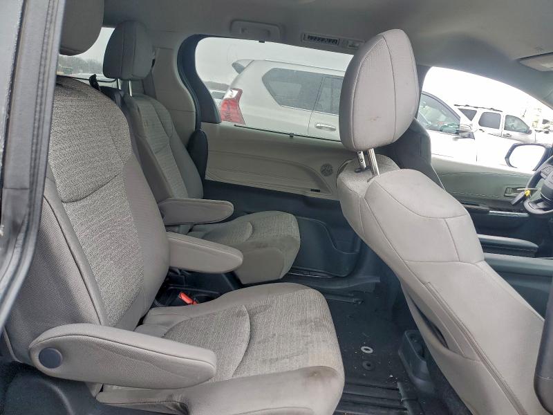 Photo 11 from auction – 2024 TOYOTA SIENNA LE with VIN 5TDKRKEC4RS181109