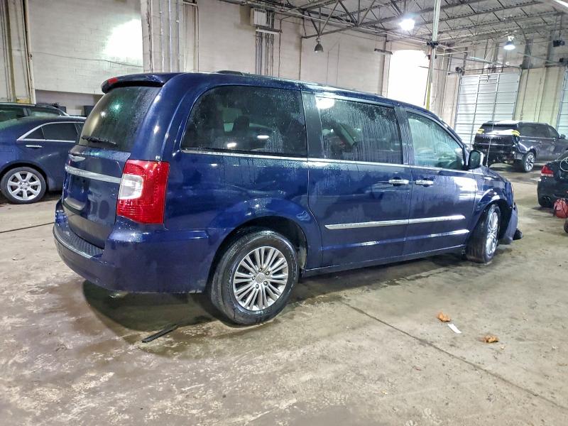 Photo 3 from auction – 2014 CHRYSLER TOWN & COU with VIN 2C4RC1CG1ER333088