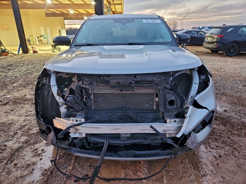 Photo 5 from auction – 2021 FORD EXPLORER L with VIN 1FMSK7FH1MGA85514