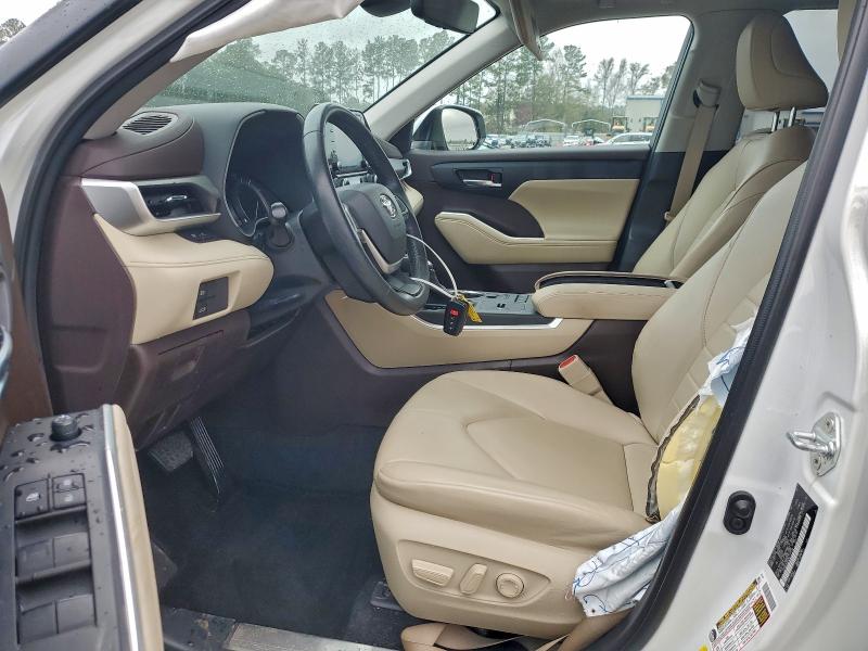 Photo 7 from auction – 2022 TOYOTA HIGHLANDER with VIN 5TDGZRAH2NS117239