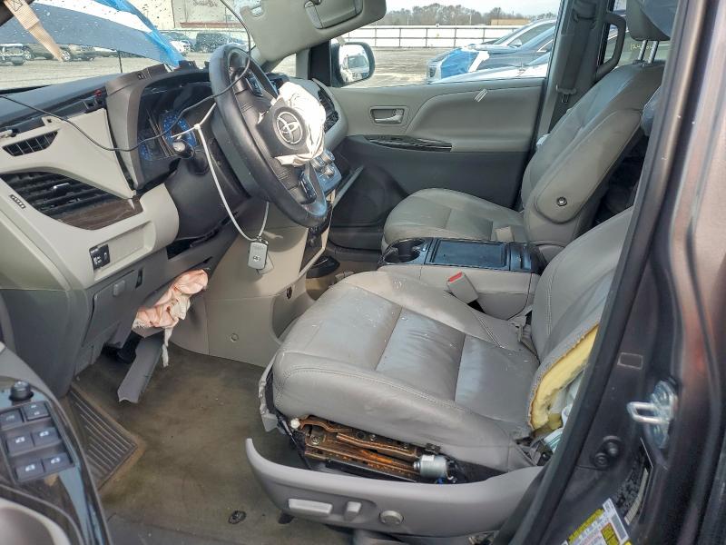 Photo 7 from auction – 2018 TOYOTA SIENNA XLE with VIN 5TDYZ3DC1JS919048