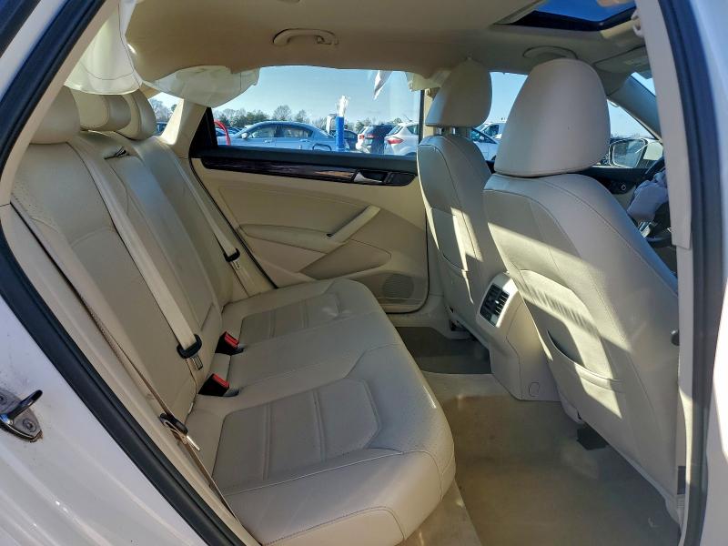 Photo 10 from auction – 2014 VOLKSWAGEN PASSAT SE with VIN 1VWBN7A30EC058902