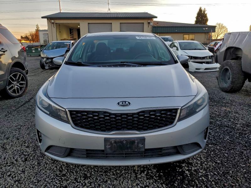 Photo 5 from auction – 2017 KIA FORTE LX with VIN 3KPFK4A71HE065840