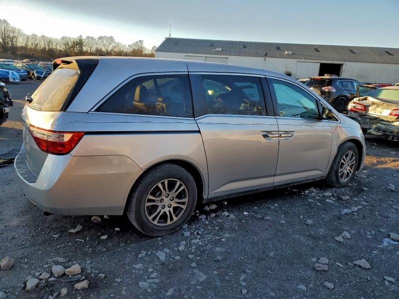 Photo 3 from auction – 2011 HONDA ODYSSEY EX with VIN 5FNRL5H62BB012773