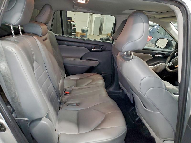 Zdjęcie 11 z aukcji – 2022 TOYOTA HIGHLANDER z VIN 5TDGBRCH4NS557707