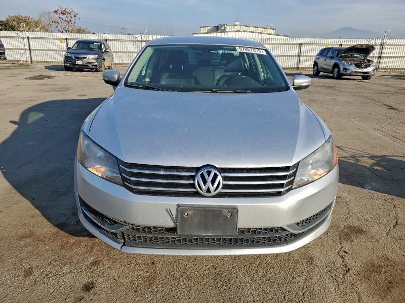 Photo 5 from auction – 2015 VOLKSWAGEN PASSAT S with VIN 1VWAT7A39FC007031