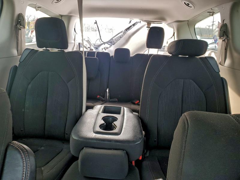 Photo 10 from auction – 2018 CHRYSLER PACIFICA T with VIN 2C4RC1FGXJR122882
