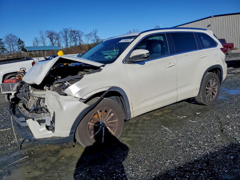 TOYOTA HIGHLANDER 2018 مع رقم تعريف المركبة 5TDKZRFH7JS549516 - صورة من المزاد