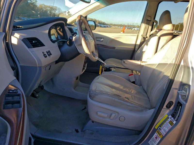 Photo 7 from auction – 2012 TOYOTA SIENNA XLE with VIN 5TDYK3DC6CS256423