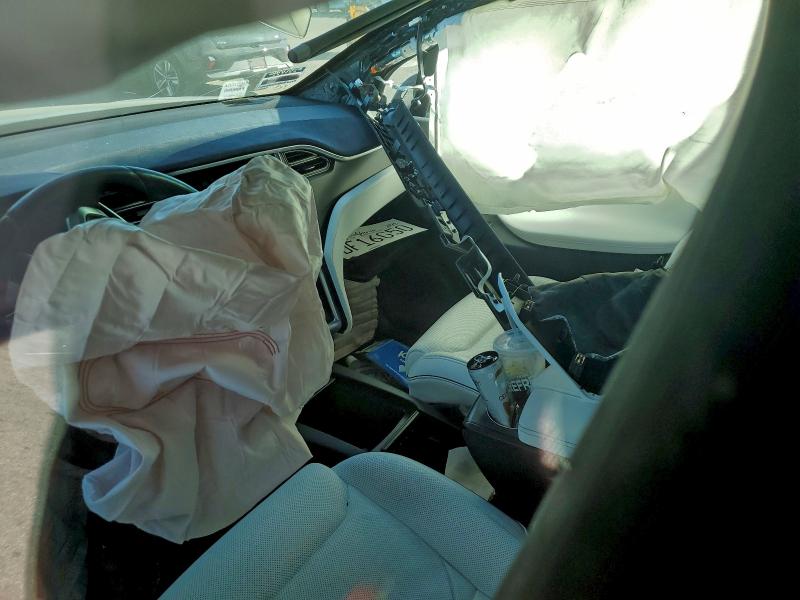 Photo 9 from auction – 2016 TESLA MODEL X with VIN 5YJXCAE47GF001472