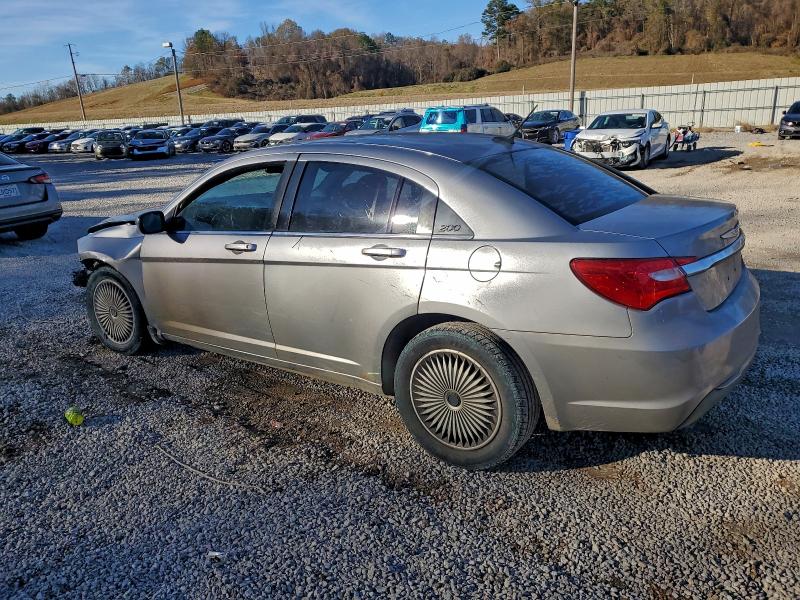 Photo 2 from auction – 2013 CHRYSLER 200 LX with VIN 1C3CCBAG9DN727064