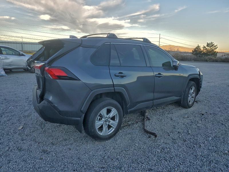 Photo 3 from auction – 2020 TOYOTA RAV4 XLE with VIN JTMP1RFV3LD526459