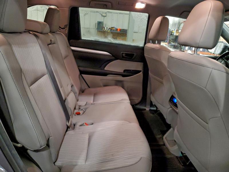 Photo 11 from auction – 2015 TOYOTA HIGHLANDER with VIN 5TDBKRFHXFS222670