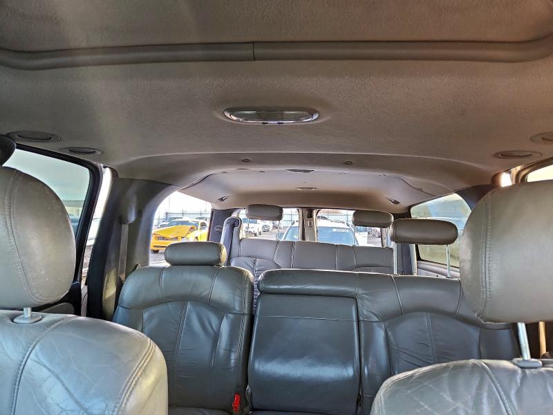 Photo 10 from auction – 2001 CHEVROLET SUBURBAN with VIN 3GNFK16TX1G197839