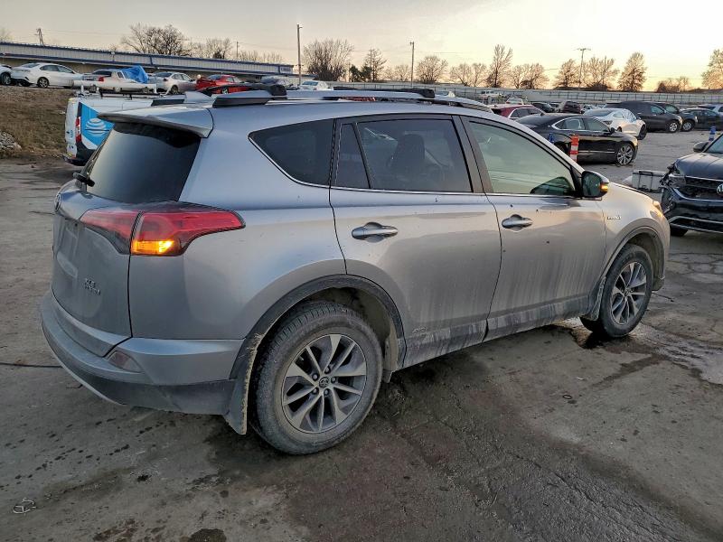 Photo 3 from auction – 2018 TOYOTA RAV4 HV LE with VIN JTMRJREV2JD251027