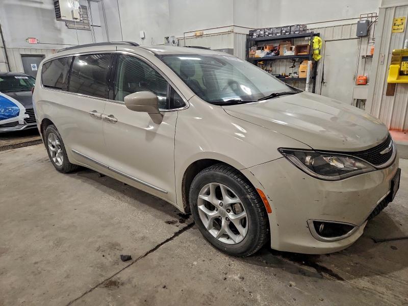 Photo 4 from auction – 2017 CHRYSLER PACIFICA T with VIN 2C4RC1BG0HR748120