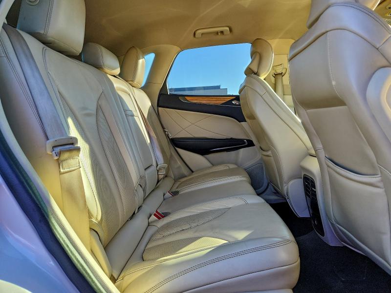 Photo 11 from auction – 2016 LINCOLN MKC SELECT with VIN 5LMCJ2C9XGUJ12025