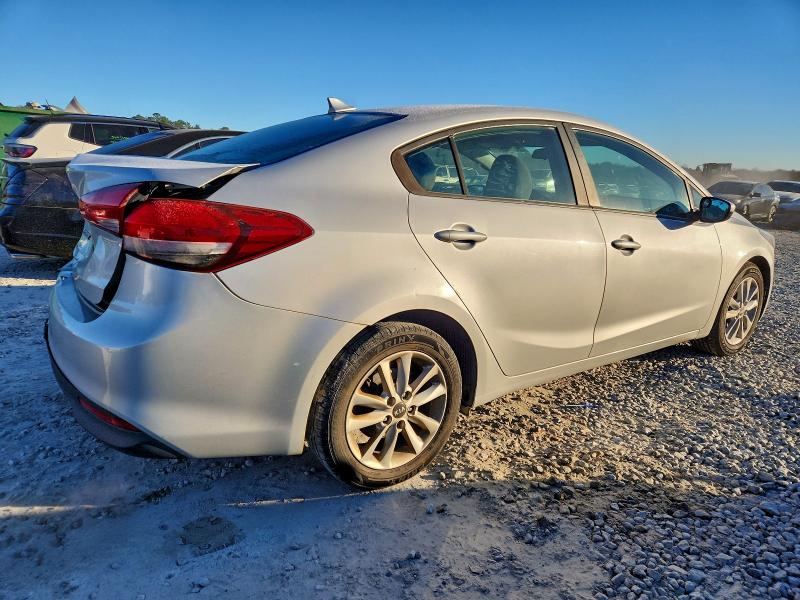 Photo 3 from auction – 2017 KIA FORTE LX with VIN 3KPFL4A78HE067565