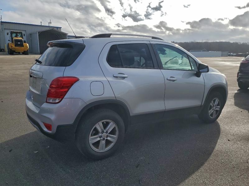 Photo 3 from auction – 2021 CHEVROLET TRAX 1LT with VIN KL7CJPSB1MB319478