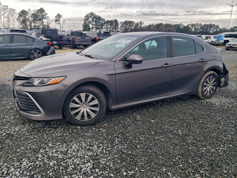 TOYOTA CAMRY LE 2022 with VIN 4T1C31AK9NU576563 - Photo from auction