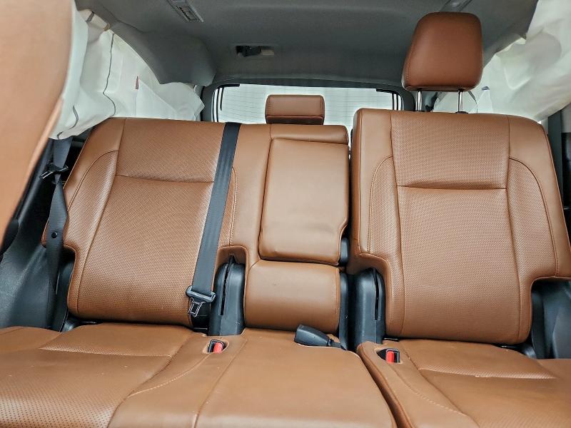 Photo 10 from auction – 2018 TOYOTA HIGHLANDER with VIN 5TDDZRFH9JS888321