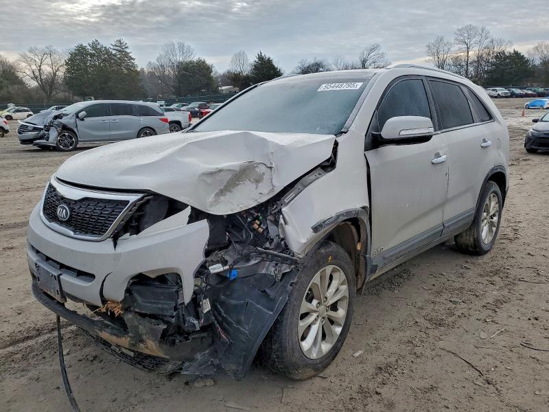 KIA SORENTO EX 2015 with VIN 5XYKUDA79FG641943 - Photo from auction