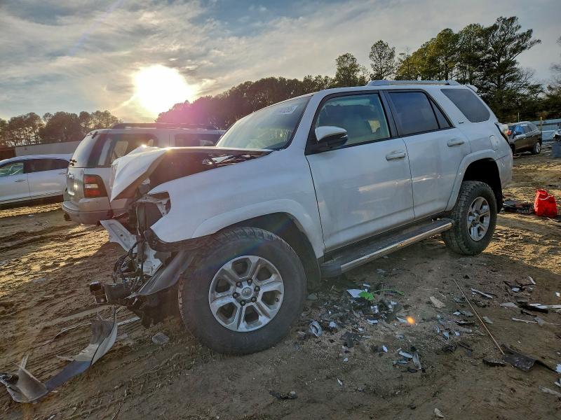 TOYOTA 4RUNNER SR 2018 with VIN JTEBU5JR2J5554180 - Photo from auction