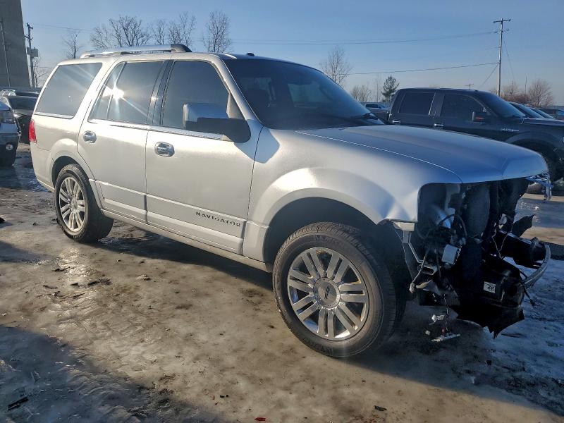 Photo 4 from auction – 2012 LINCOLN NAVIGATOR with VIN 5LMJJ2J51CEL01724