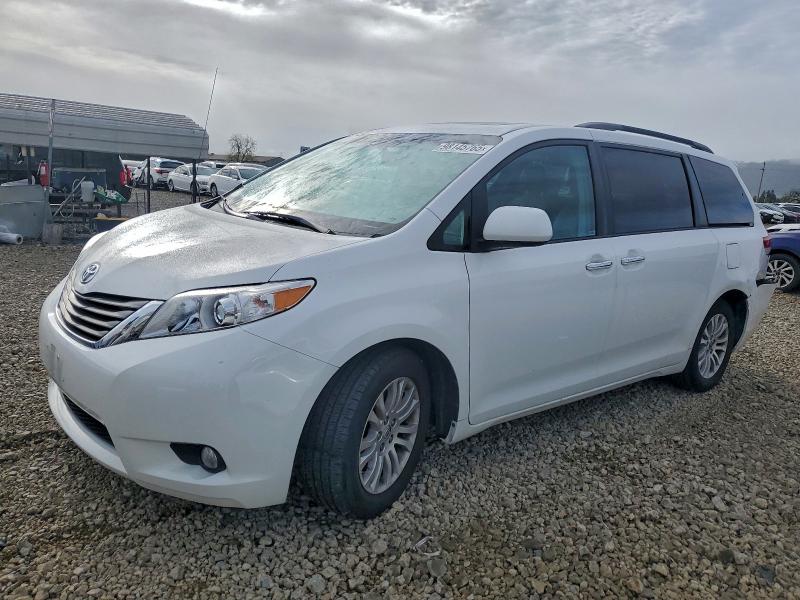 TOYOTA SIENNA XLE 2014 with VIN 5TDYK3DC0ES439741 - Photo from auction